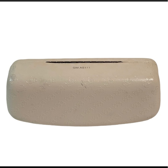 GUESS Sunglasses With Guess Case - Picture 7 of 8